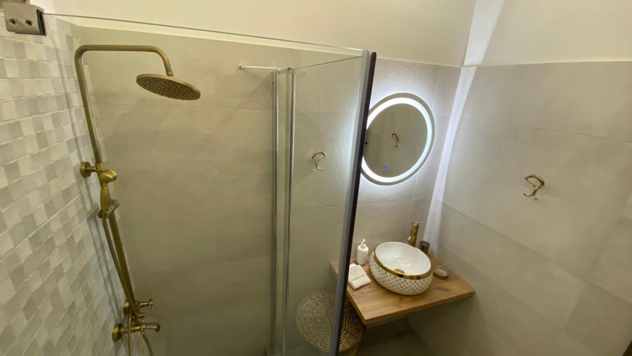 Patras Golden Suite Buitenkant foto