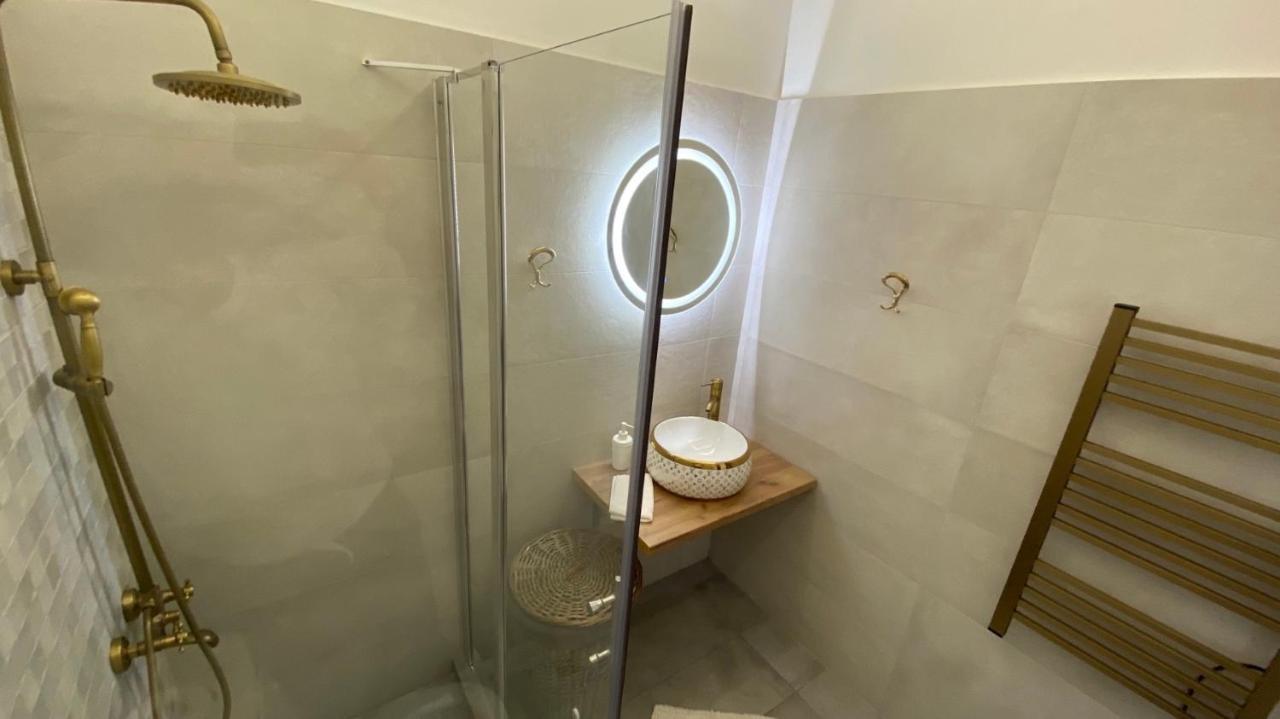 Patras Golden Suite Buitenkant foto